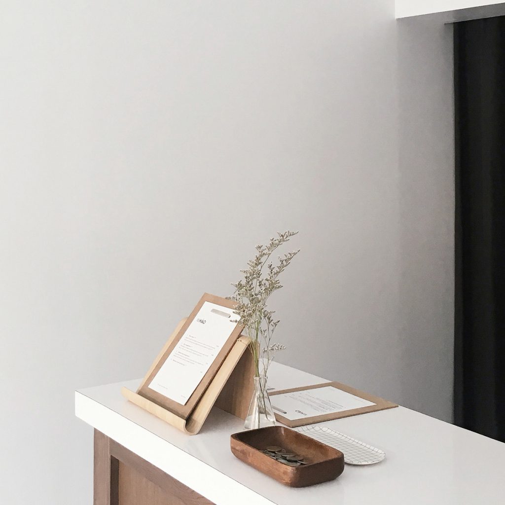 table-minimal-1024x1024